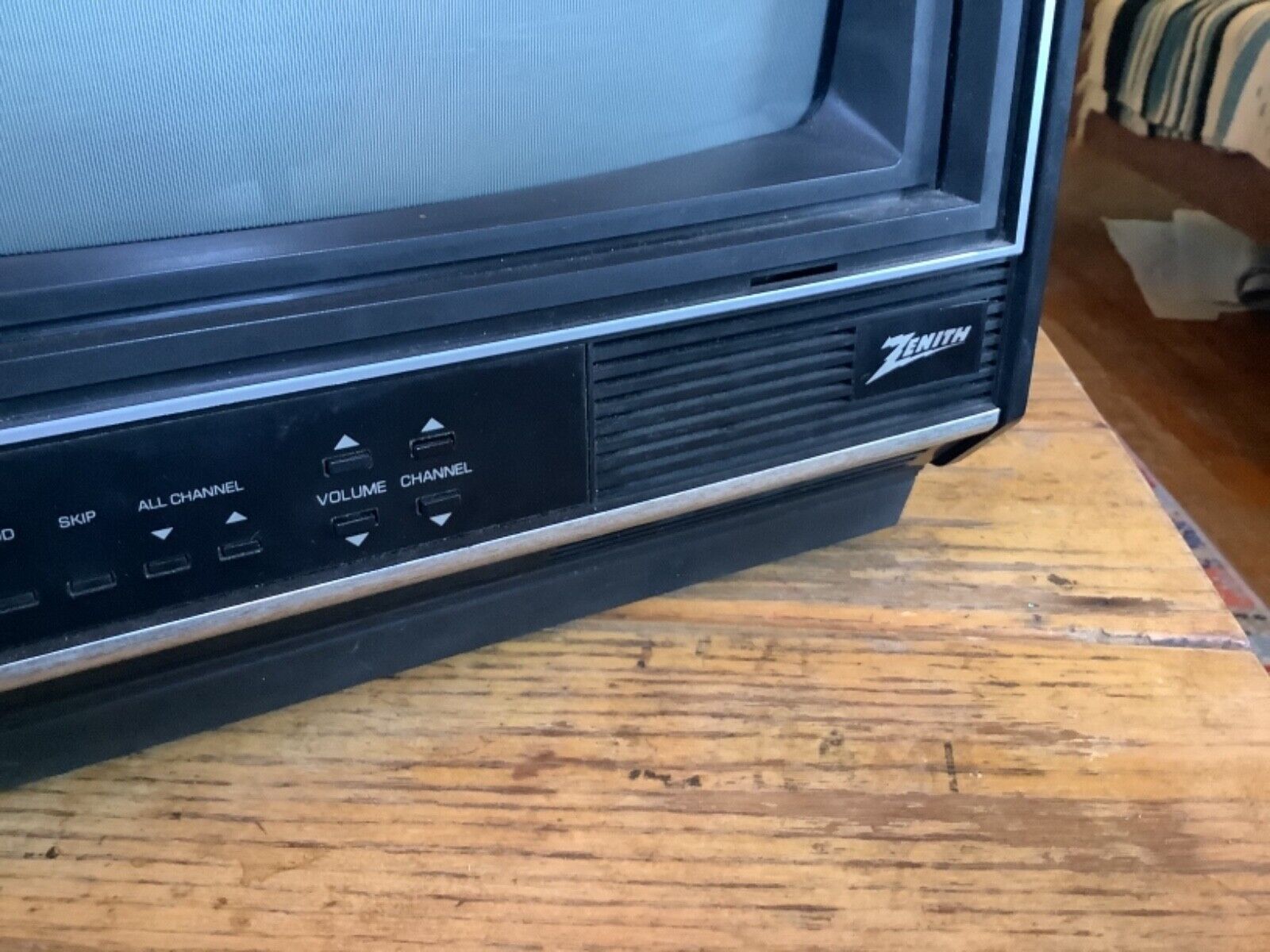 Vintage 1986 Wood grain Zenith Color Portable TV Retro Gaming c1312w t