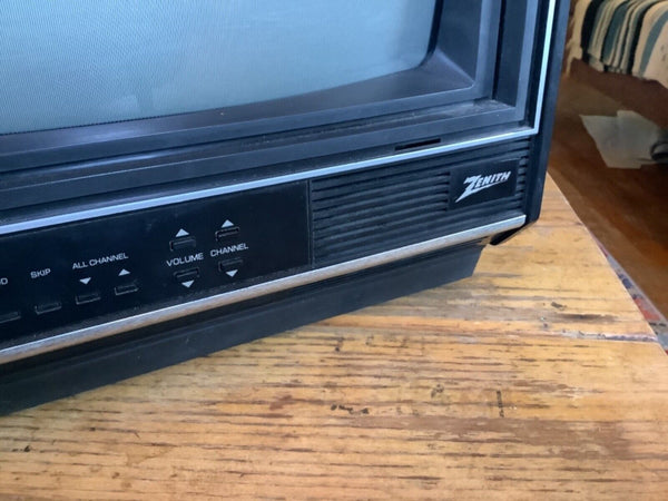 Vintage 1986 Wood grain Zenith Color Portable TV Retro Gaming  c1312w television