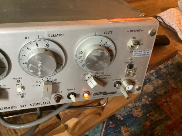 Vtg GRASS INSTRUMENTS  S44 S44D PULSE STIMULATOR