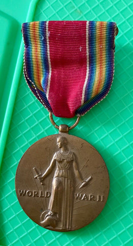 VINTAGE WORLD WAR II FREEDOM MEDAL 1941 TO 1945