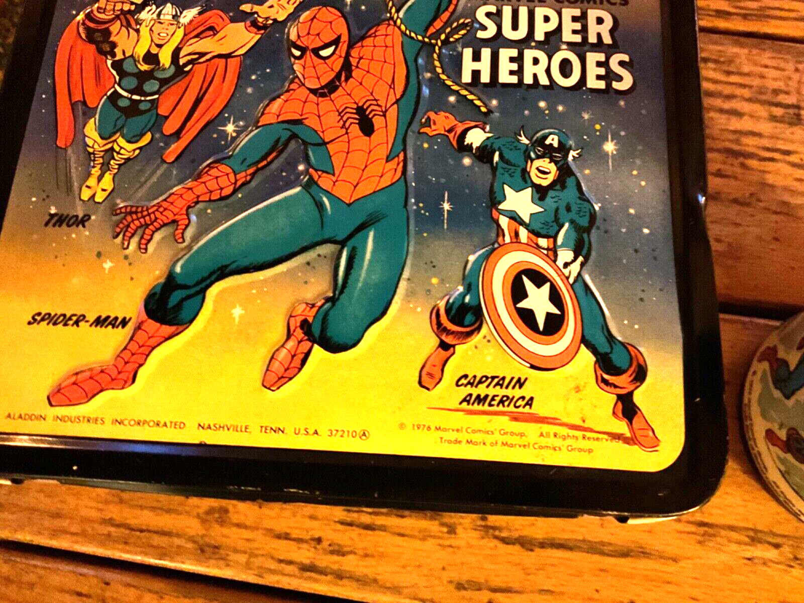 VINTAGE 1976 MARVEL COMICS SUPER HEROES LUNCHBOX METAL Lunch Box Therm