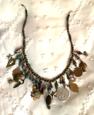 VINTAGe sea shell CHUNKY MULTI CHARM STATEMENT NECKLACE Mardi Gras souvenir