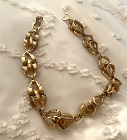 Sperry signed vintage  semicircle fenestrated link choker necklace gold tone