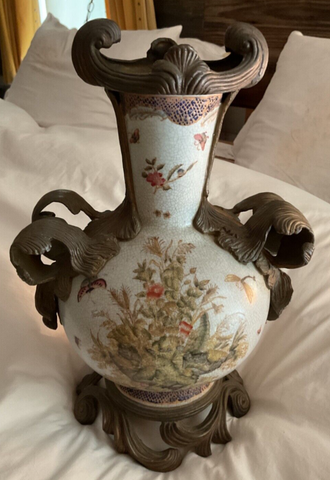 Vtg porcelain Asian Wong Lee Chinoiserie Ormolu urn Vase floral brass handles