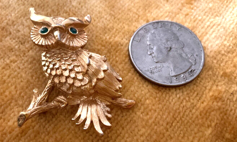 Vintage MONET Gold Tone Green Eye Rhinestone OWL Bird PIN BROOCH