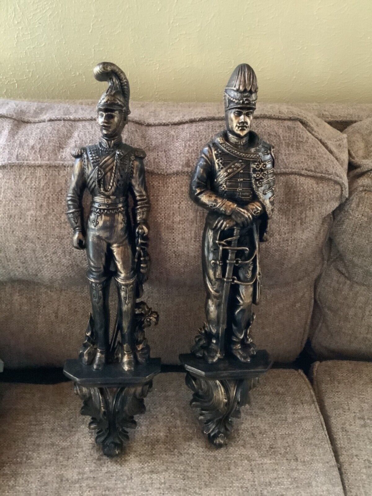 Vtg Pair 1965 Burwood Products Medieval Soldiers knight Wall Hanging #4325 4326