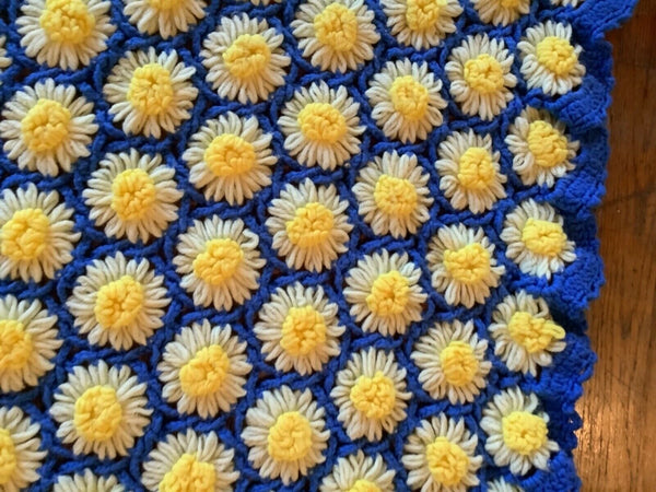 Vintage 70s Crochet 3D Daisy Blanket Flowers Shabby Chic Boho Granny throw