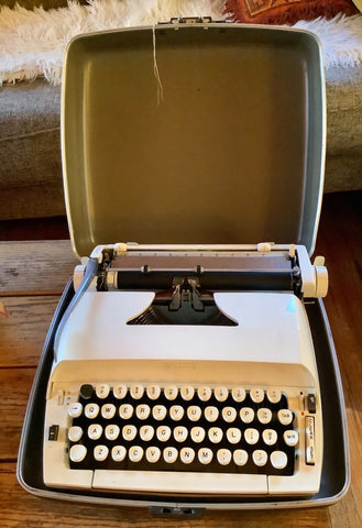 Vintage Sears Tower Citation Portable Manual Typewriter with Case