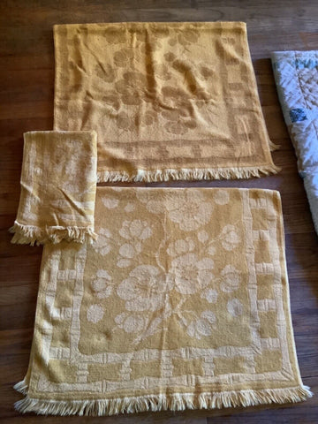 Vtg FIELDCREST Yellow Gold pair Bath hand Towels Mid-Century USA Fringed floral
