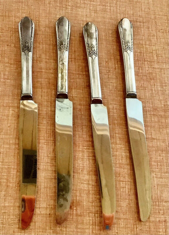 Lot 4 butter knives Wm Rogers IS - BELOVED Silverplate Flatware Silverware