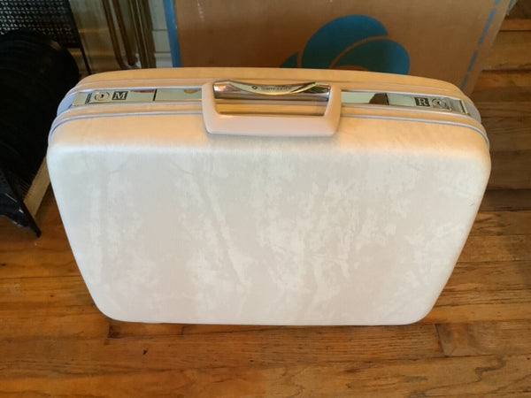 Vintage mid Century  Samsonite Luggage Suitcase  with Keys nos in box new