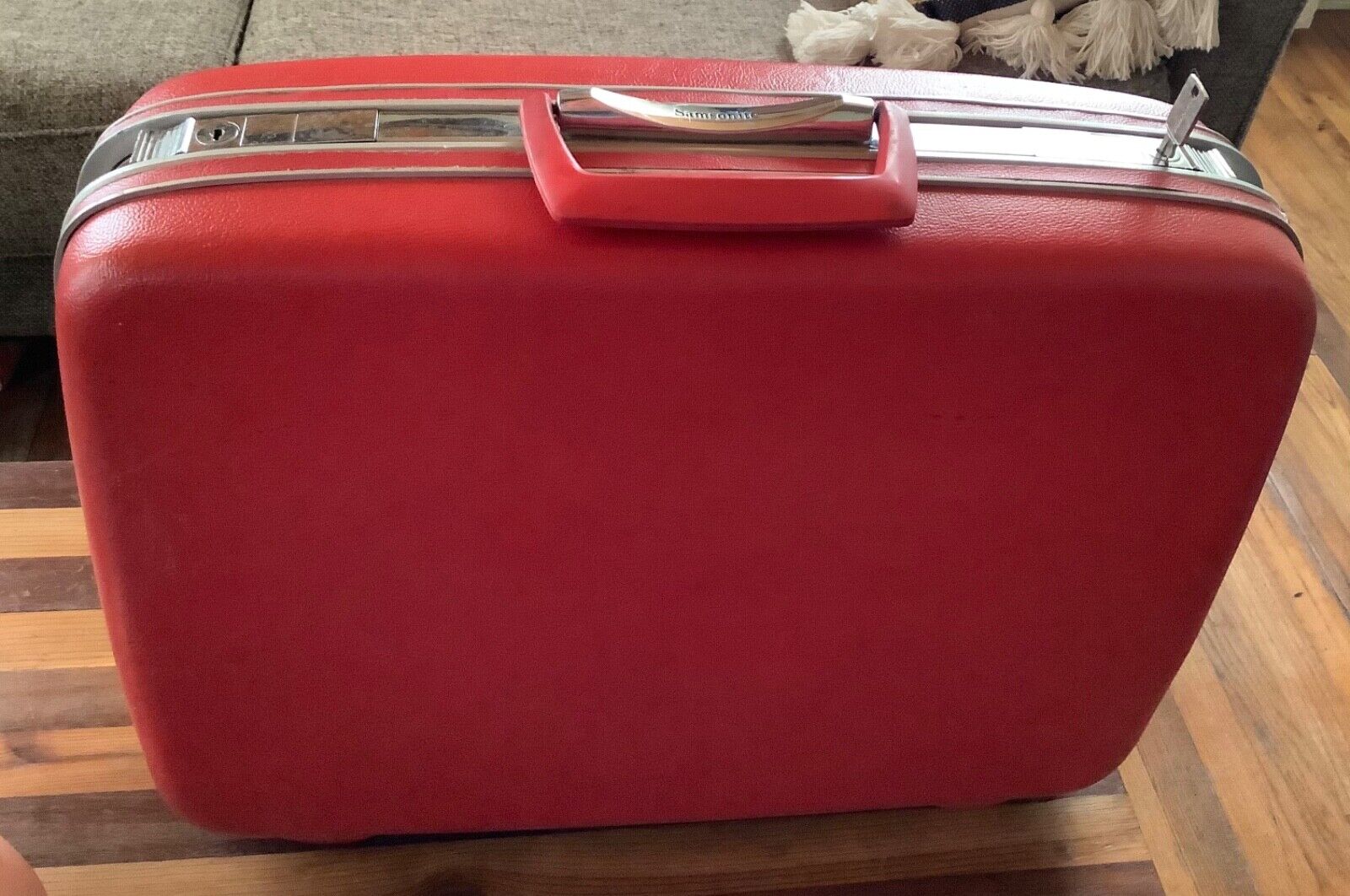 Vtg 50s-60s  Mid-Century Samsonite Silhouette  Suitcase luggage red pink key