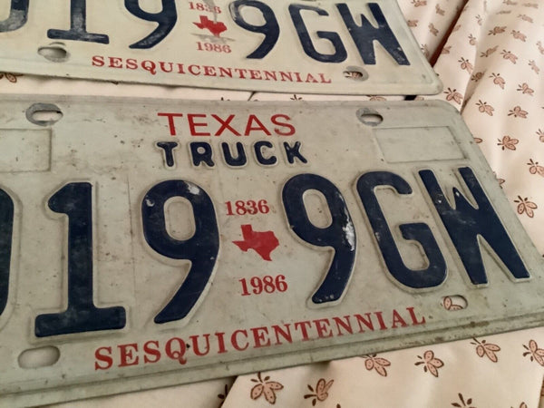 Vtg 1836 1986 TEXAS  PASSENGER  pair LICENSE PLATES 019 9GW Sesquicentennial