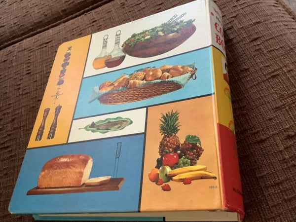 Vintage 1961 Betty Crocker's New Picture Cookbook 1st Edition 5th Printing