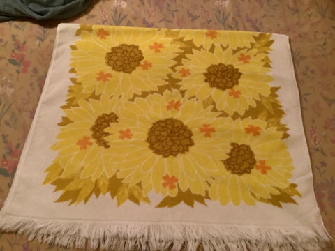 Vintage Fieldcrest Yellow orange white Flowers Floral Bath Towel mid century USA