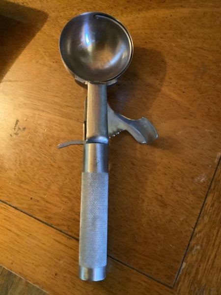 VTG/Antique Myers De Luxe Disher Ice Cream Scooper DeLuxe spoon scoop tool metal