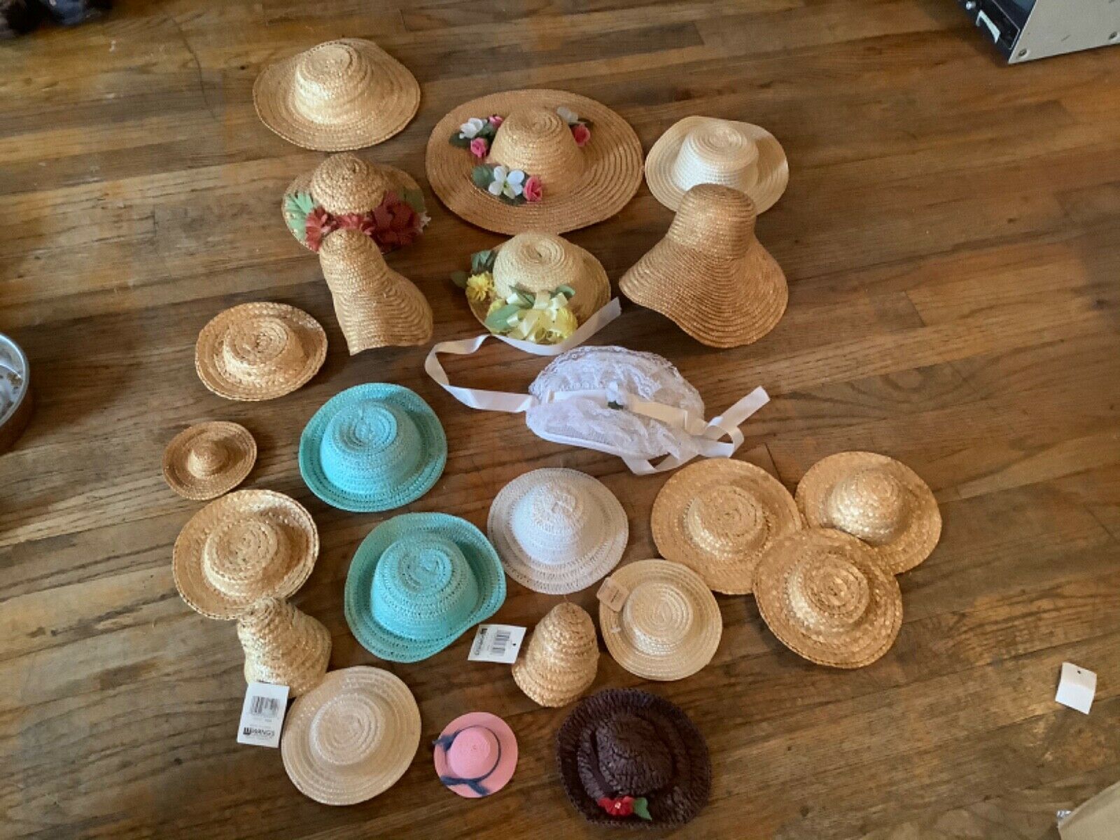 Vintage Doll Hats Straw Collection Estate large Lot Wangs Assorted Sizes Colors
