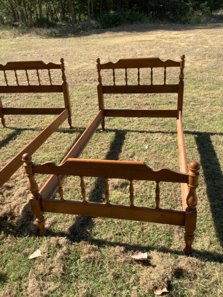 Vintage American Mayflower Maple Headboards  Footboards Twin bed frames rails