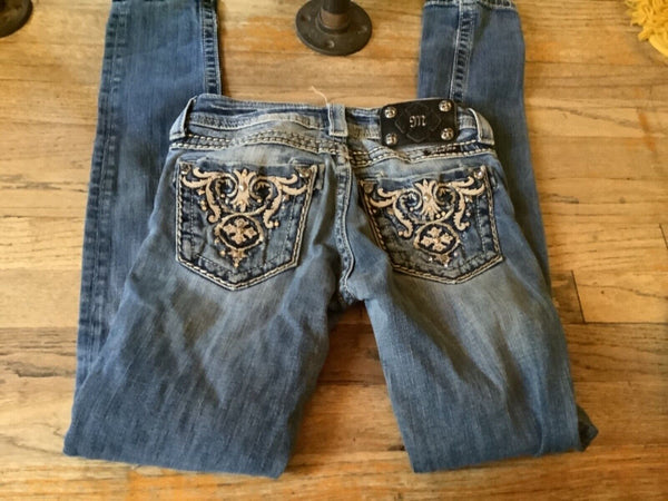 Miss Me blue Jeans 25 Skinny Low Rise Embroidered with Rhinestones Pockets