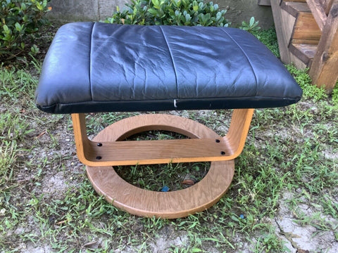 Vtg mid century modern Lounge Chair Ottoman Foot stool Wood base Canada