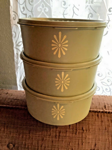 Vtg mid Century Avocado Green Tupperware Servalier Canisters set of 3 w/ Lids