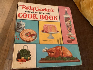Vtg Betty Crocker Cook Book New Picture Text  first edtion Forth Printing 1961
