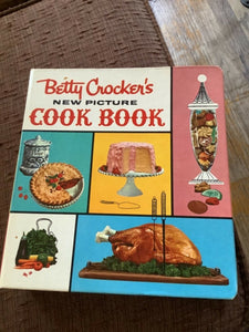 Vintage 1961 Betty Crocker's New Picture Cookbook 1st Edition 5th Printing