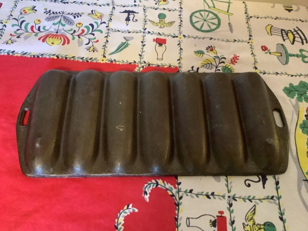 Cast Iron Cornbread Pan with 7-Corncob Sticks