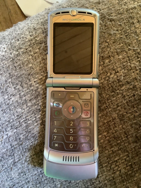 Vintage Silver Motorola Razor RAZR Flip Cell Phone Silver/black Parts Only