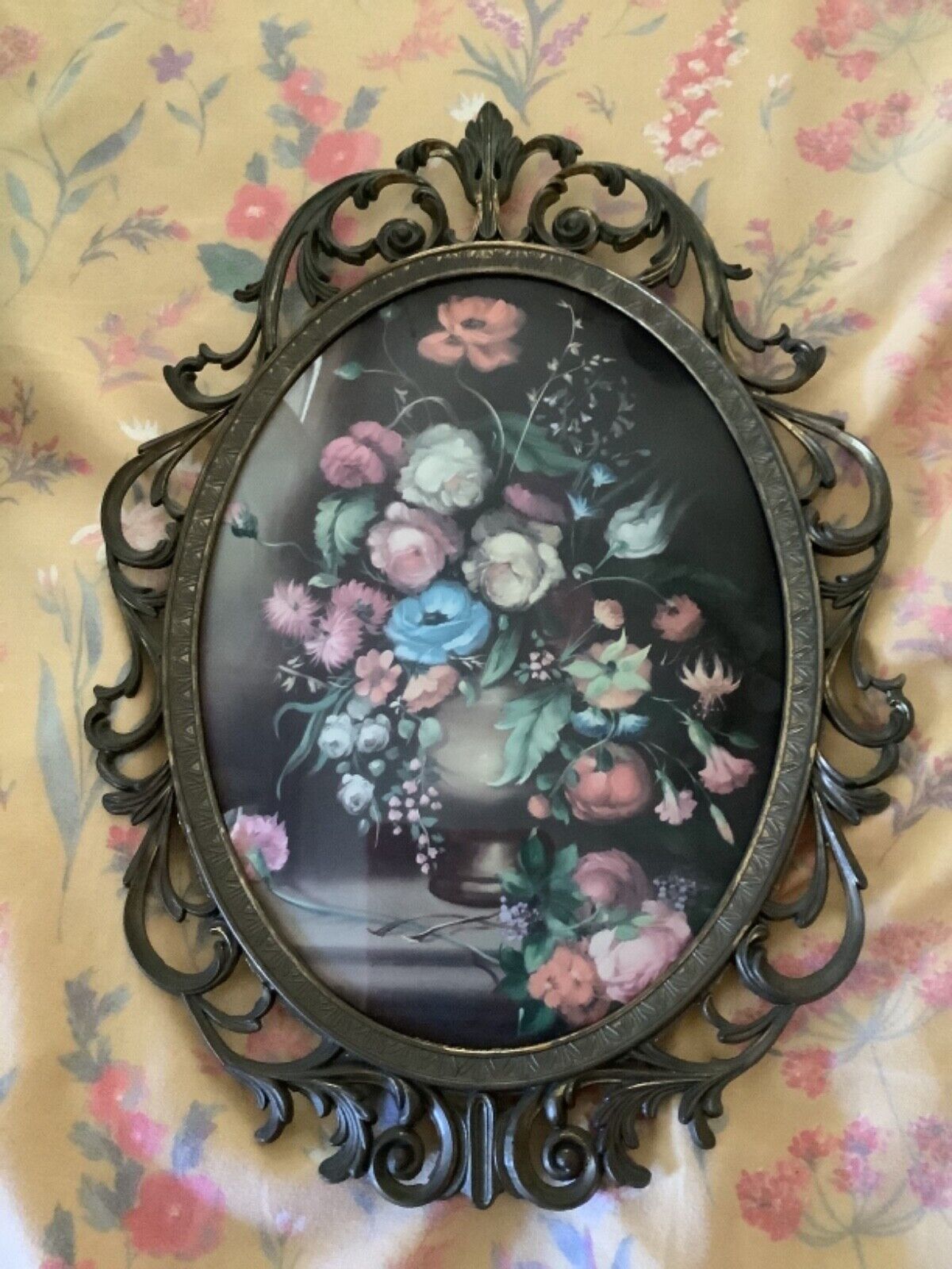 Vintage Brass Oval Ornate Convex Flowers roses  Picture Frame Made In Italy  🙂