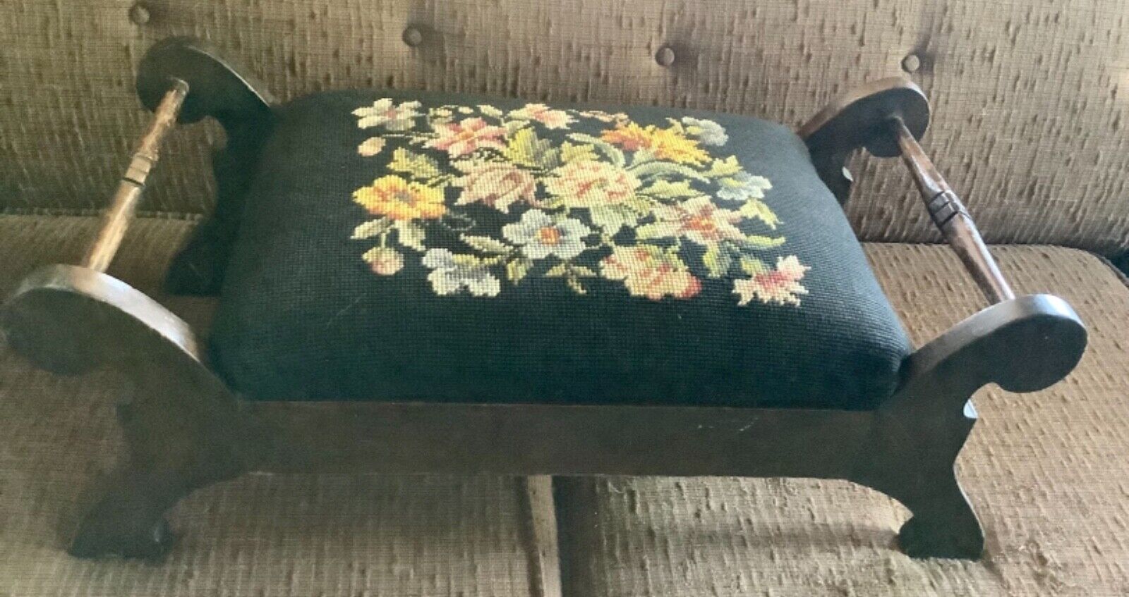 Vtg Wood Needlepoint Cross Stitch Top Foot Stool Bench Rest Decor Seat Floral