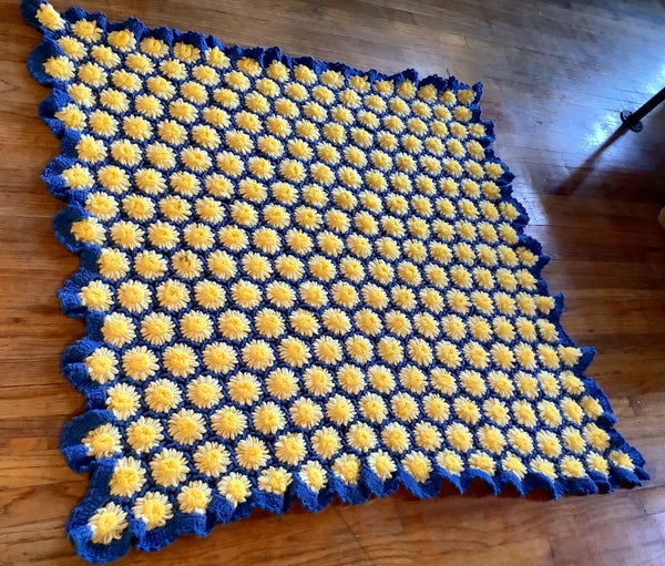 Vintage 70s Crochet 3D Daisy Blanket Flowers Shabby Chic Boho Granny throw