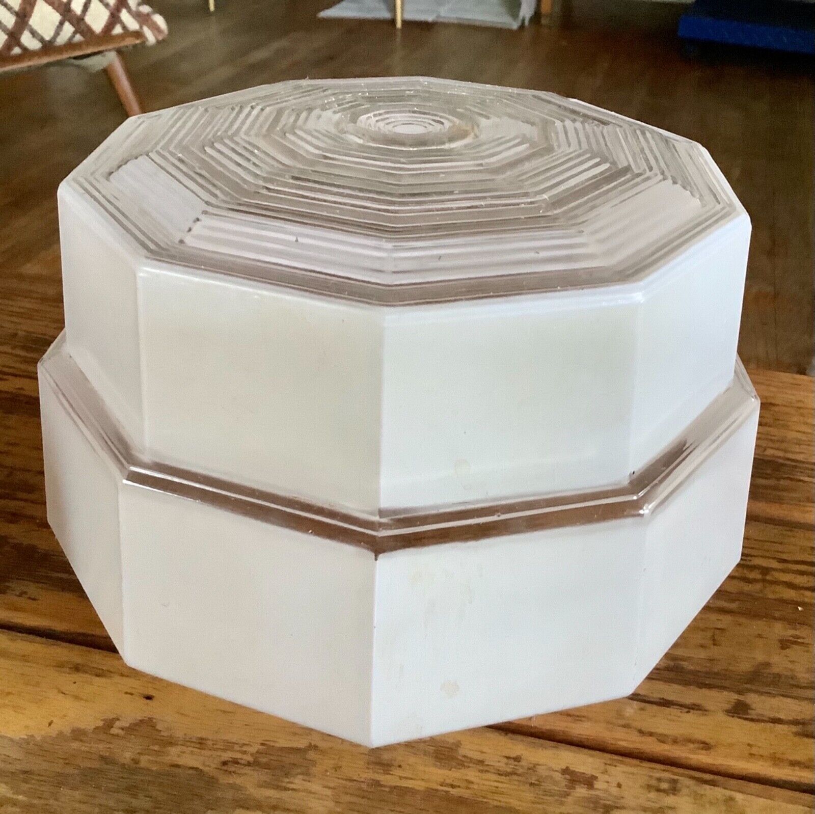 Vtg mid Century Milk Glass Art Deco Wedding Cake Skyscraper Light Shade Globe