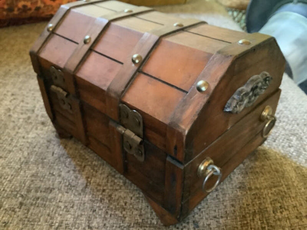 VINTAGE MCM PIRATE TREASURE CHEST WOODEN JEWELRY BOX LION HEAD GOTHIC JAPAN RED