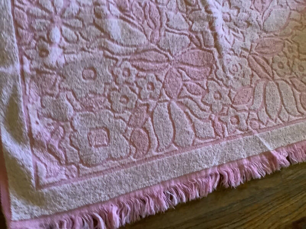 Vtg Mod Callaway Millikin Body Bath Towel Pink Floral Fringe Retro mid century