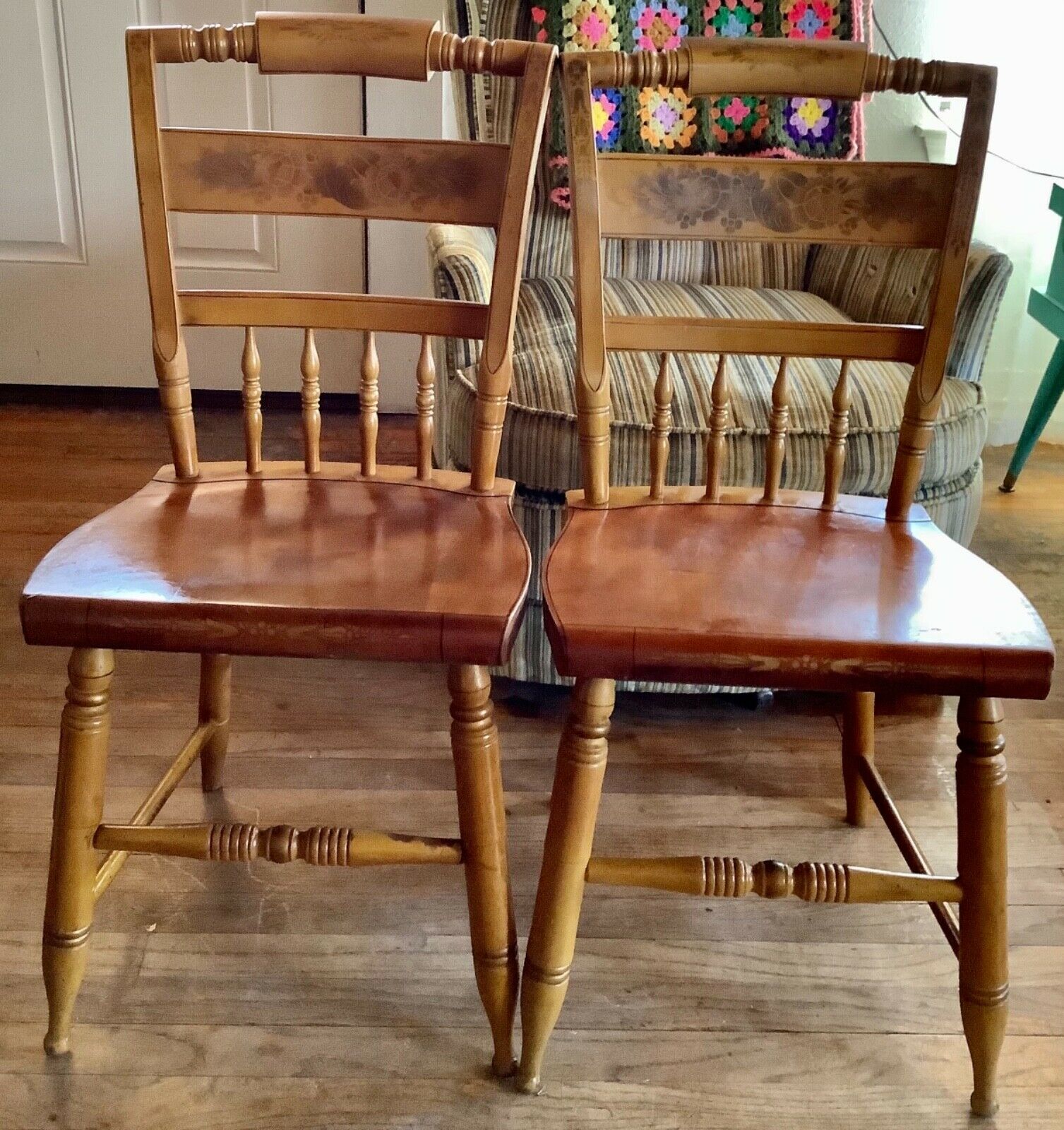 Vintage Pair of L Hitchcock Windsor Side kitchen dining Chairs Floral Stenciled
